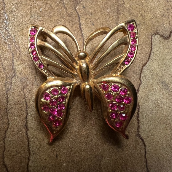 Jewelry - Elegant Vintage Gold Butterfly Brooch with Pink Gemstones EUC